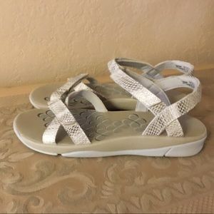 clarks trace sandals